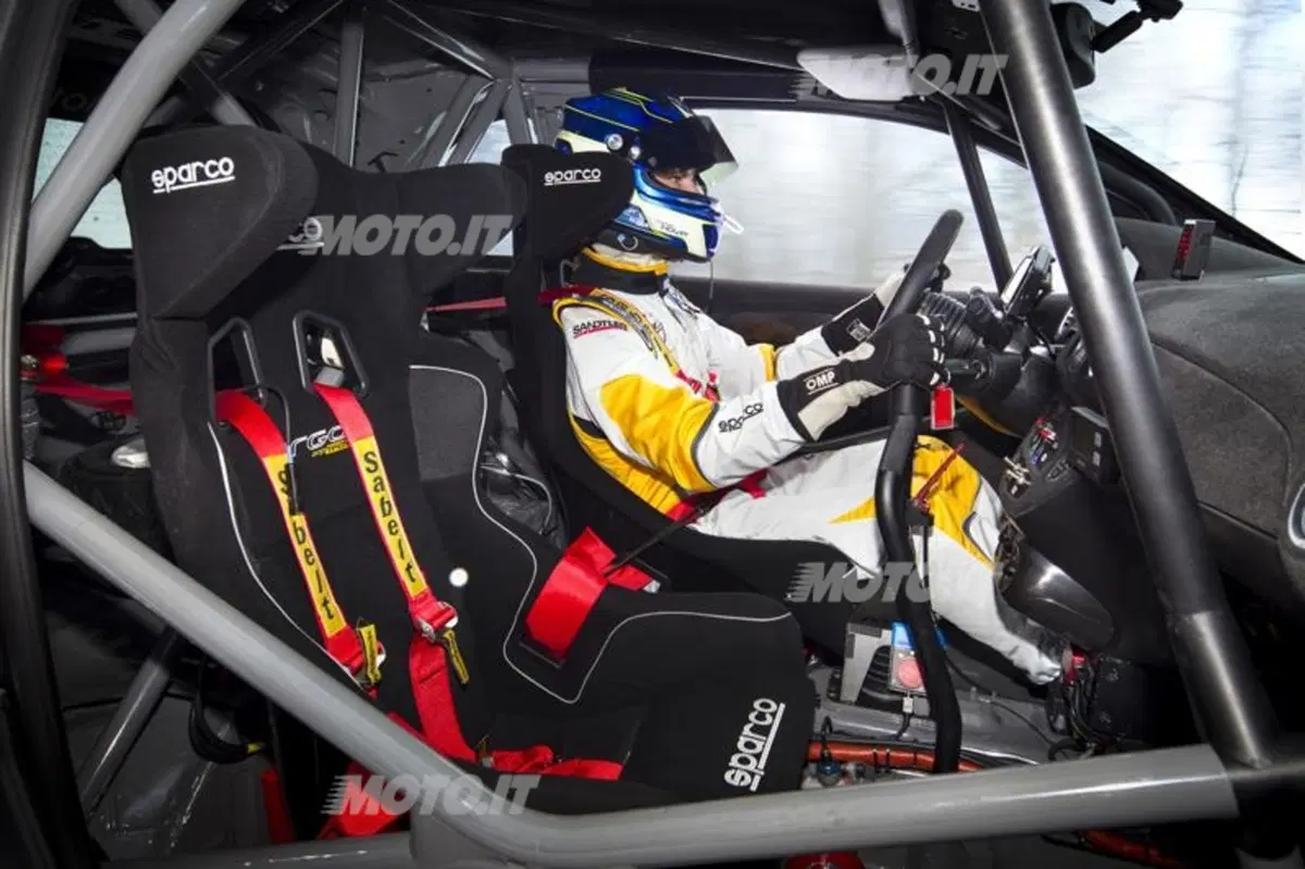 Opel Adam R2: i dati tecnici della vettura da Rally che verrà presentata a Ginevra (9)