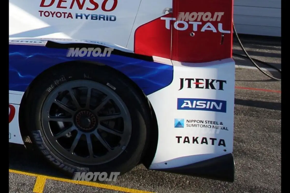 24 Ore di Le Mans: presentata la Toyota TS030 Hybrid 2013 (4)