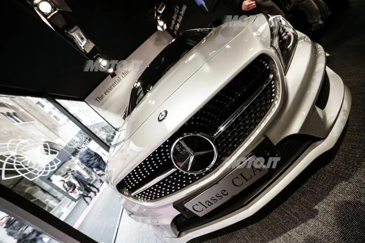 Mercedes-Benz CLA in anteprima europea a Milano moda 2013 (3)