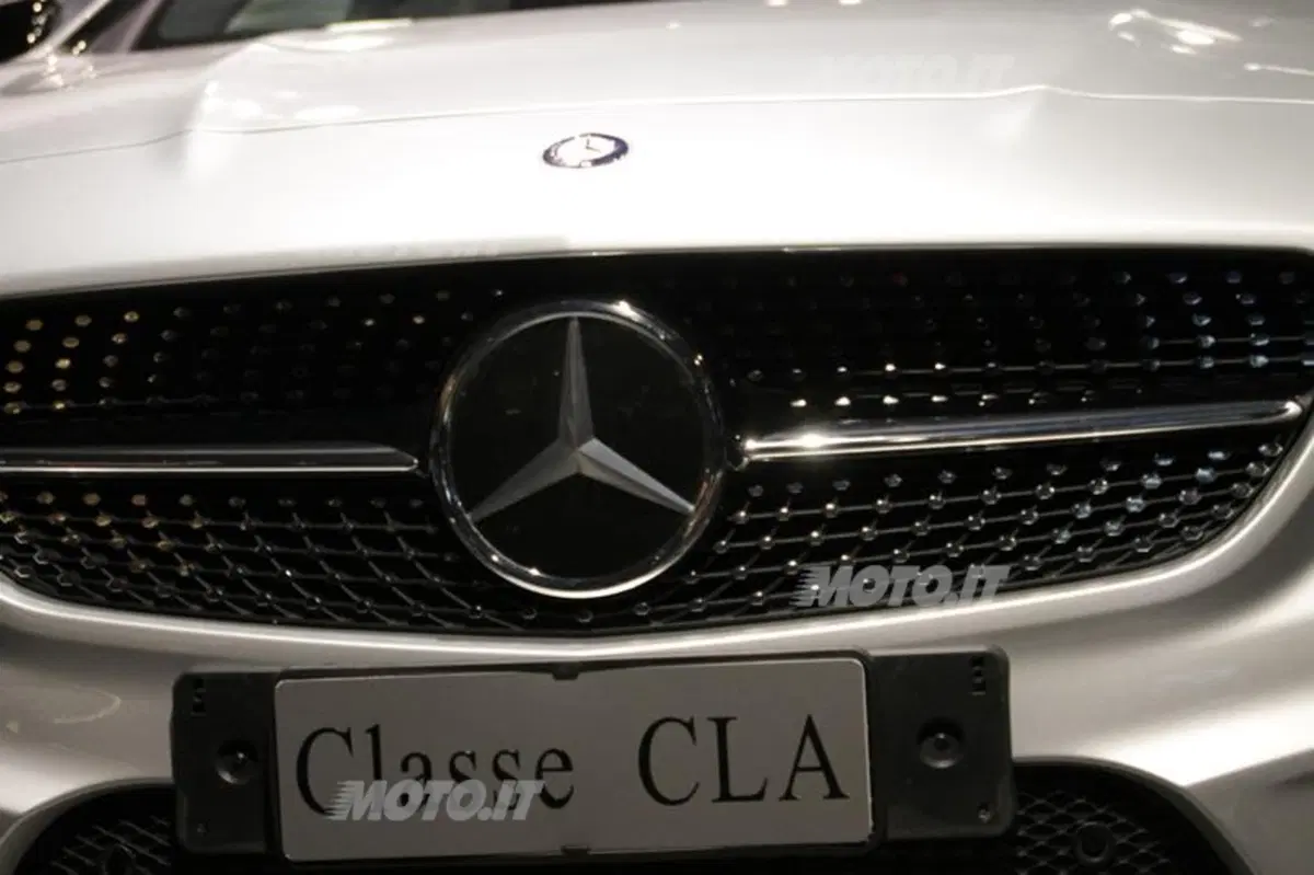 Mercedes-Benz CLA in anteprima europea a Milano moda 2013 (8)