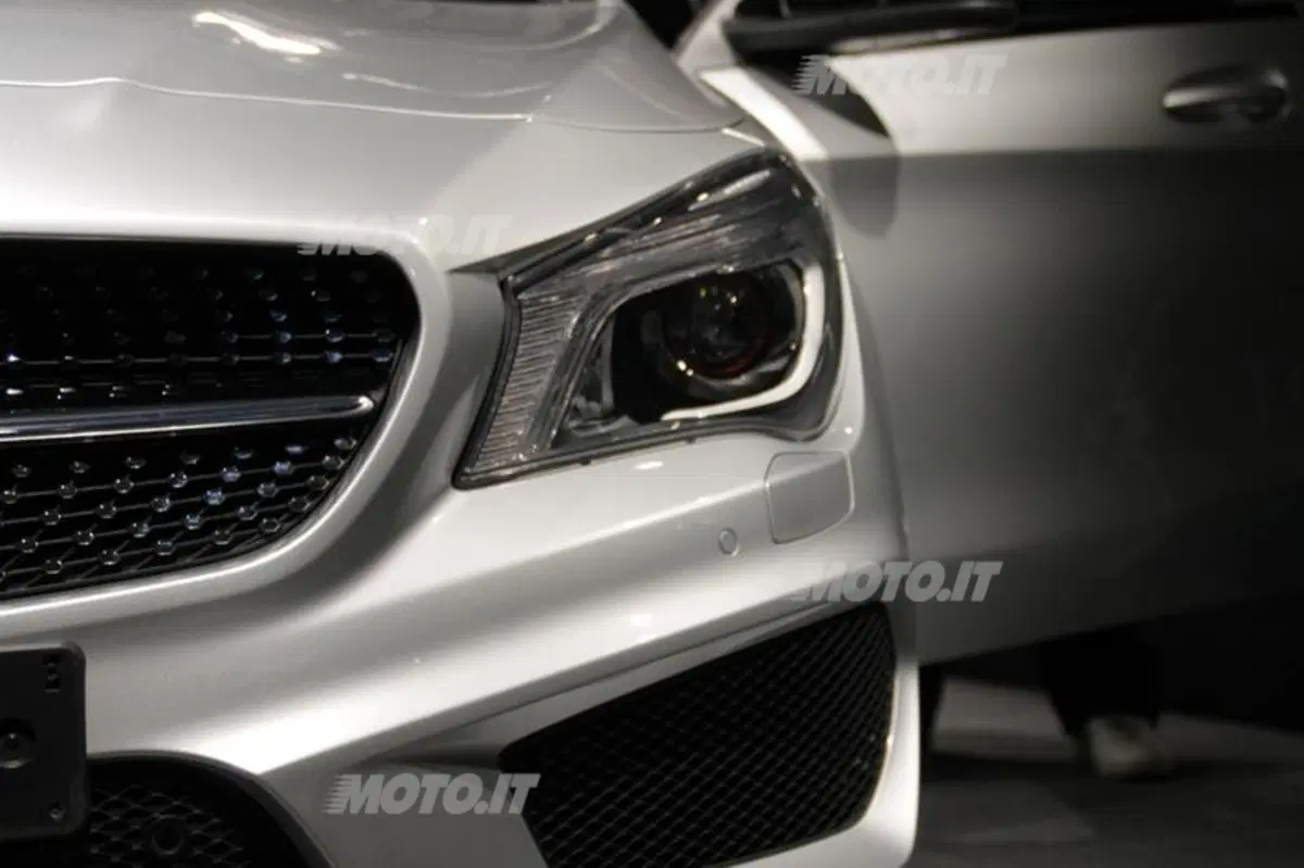 Mercedes-Benz CLA in anteprima europea a Milano moda 2013 (10)