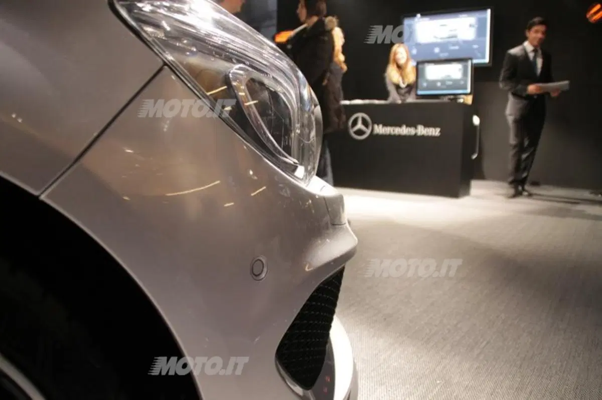Mercedes-Benz CLA in anteprima europea a Milano moda 2013 (11)