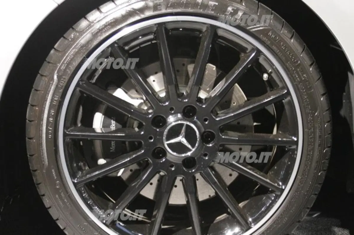 Mercedes-Benz CLA in anteprima europea a Milano moda 2013 (13)