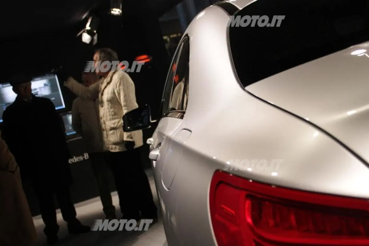 Mercedes-Benz CLA in anteprima europea a Milano moda 2013 (20)