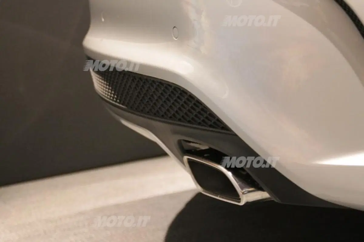 Mercedes-Benz CLA in anteprima europea a Milano moda 2013 (21)