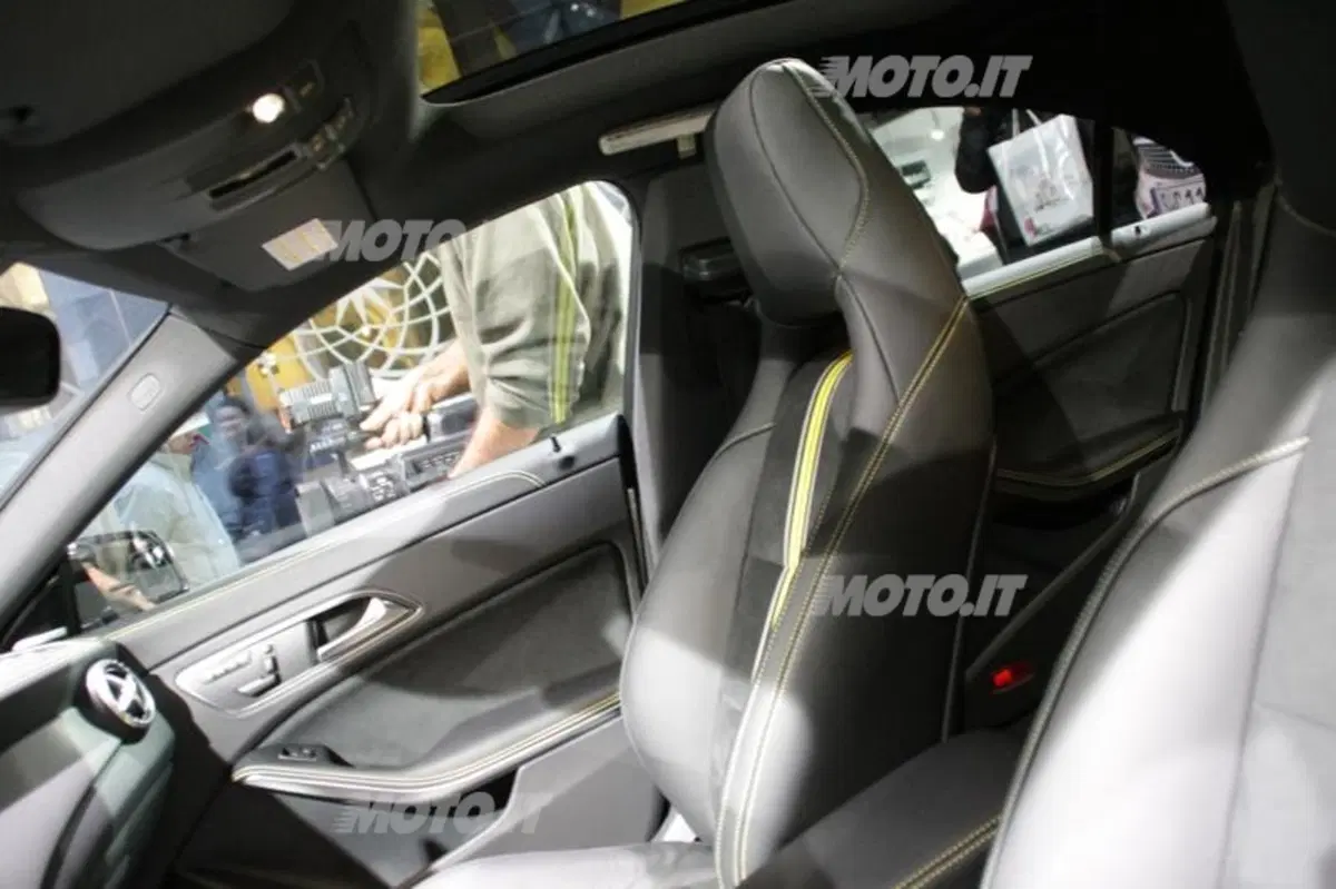 Mercedes-Benz CLA in anteprima europea a Milano moda 2013 (31)