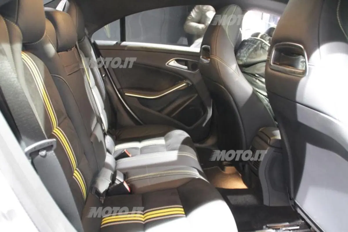 Mercedes-Benz CLA in anteprima europea a Milano moda 2013 (32)