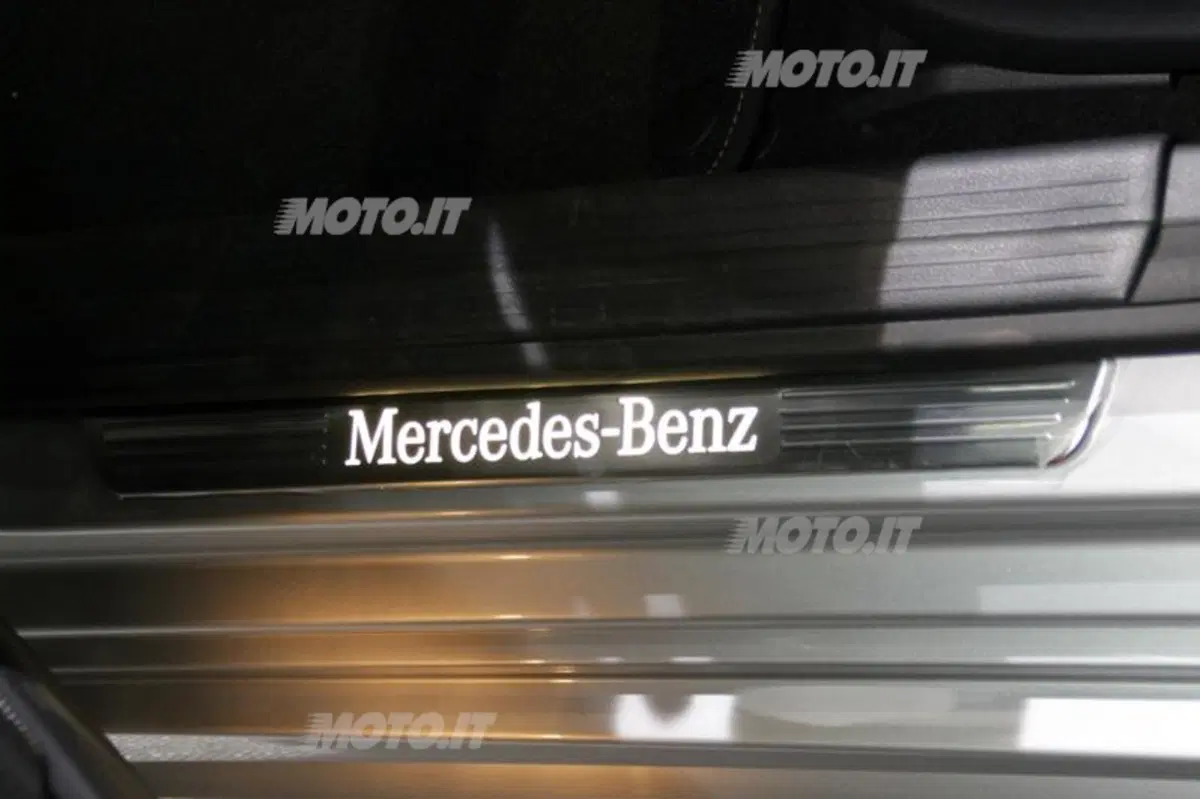 Mercedes-Benz CLA in anteprima europea a Milano moda 2013 (34)