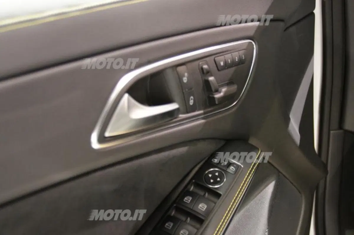Mercedes-Benz CLA in anteprima europea a Milano moda 2013 (36)