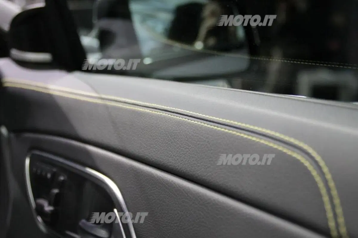 Mercedes-Benz CLA in anteprima europea a Milano moda 2013 (38)