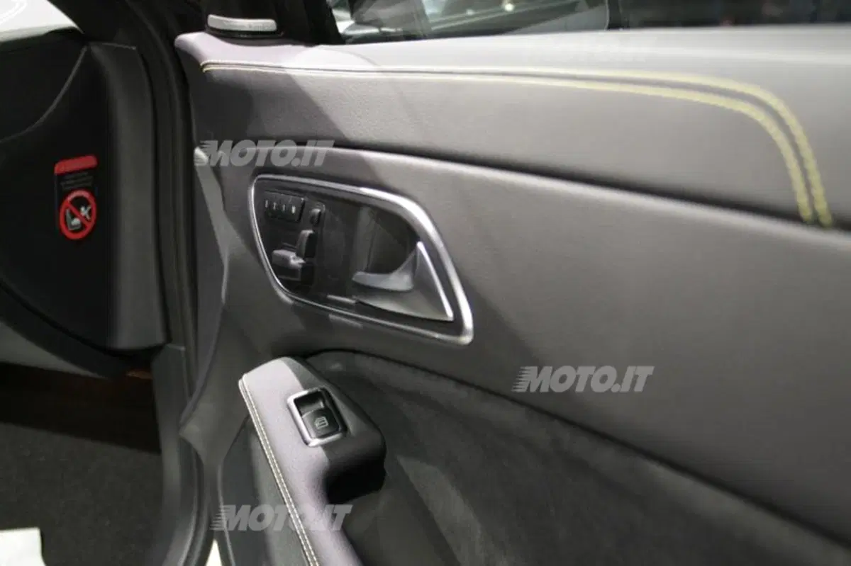 Mercedes-Benz CLA in anteprima europea a Milano moda 2013 (40)