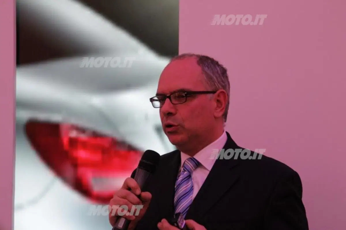 Mercedes-Benz CLA in anteprima europea a Milano moda 2013 (45)
