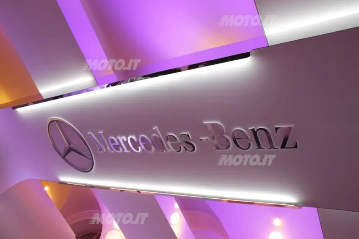 Mercedes-Benz CLA in anteprima europea a Milano moda 2013 (48)