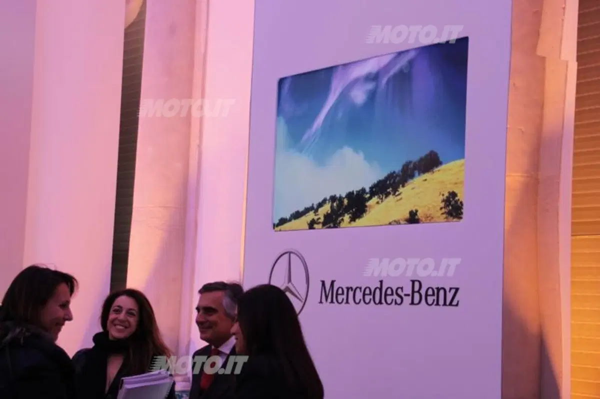 Mercedes-Benz CLA in anteprima europea a Milano moda 2013 (50)
