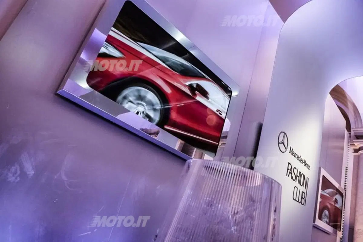 Mercedes-Benz CLA in anteprima europea a Milano moda 2013 (52)