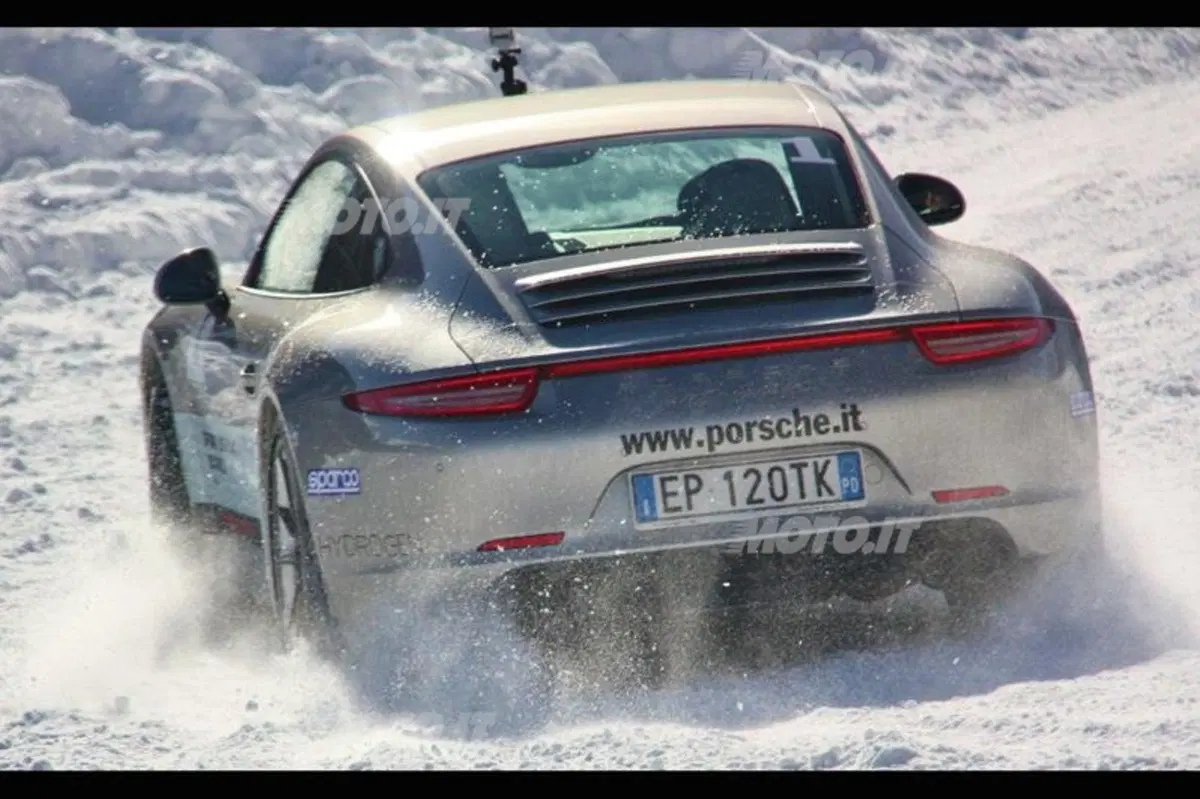 Porsche 911 Carrera S vs Carrera 4S (2)