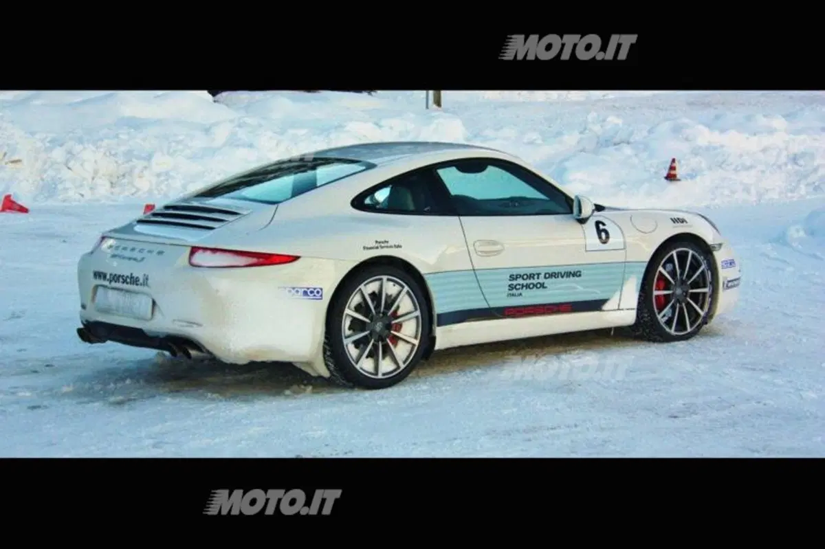 Porsche 911 Carrera S vs Carrera 4S (12)