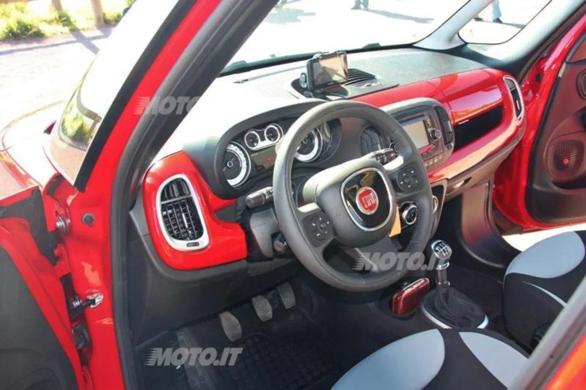 Fiat 500L 1.6 Multijet e 0.9 TwinAir 105 CV: i prezzi (11)