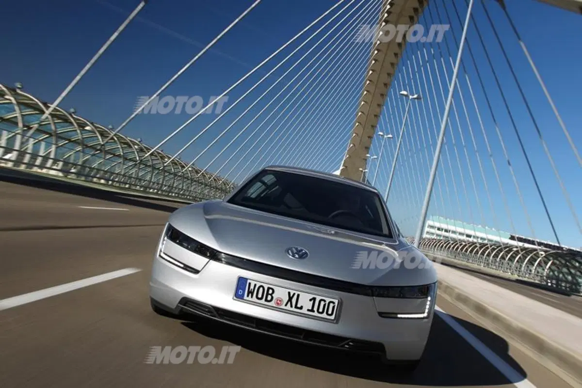 Volkswagen XL1: confermata la produzione dell’auto da 0.9 l/100 km (3)
