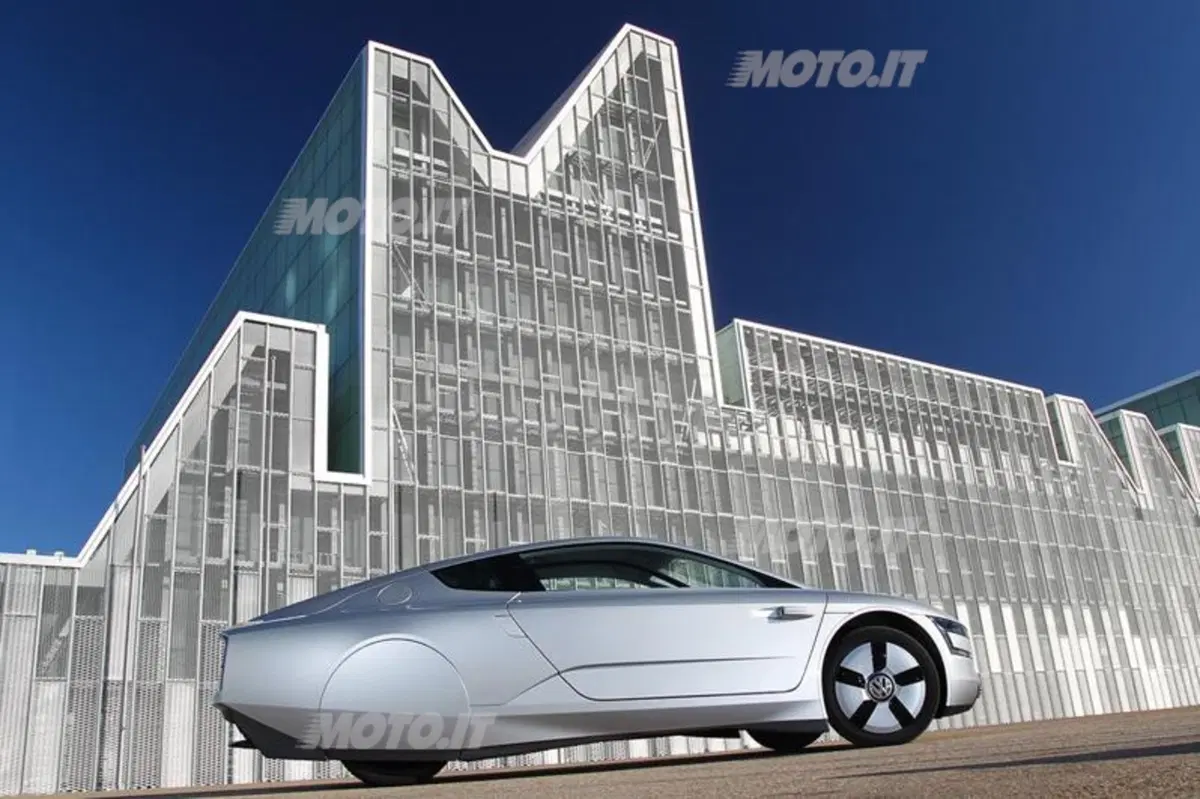 Volkswagen XL1: confermata la produzione dell’auto da 0.9 l/100 km (7)