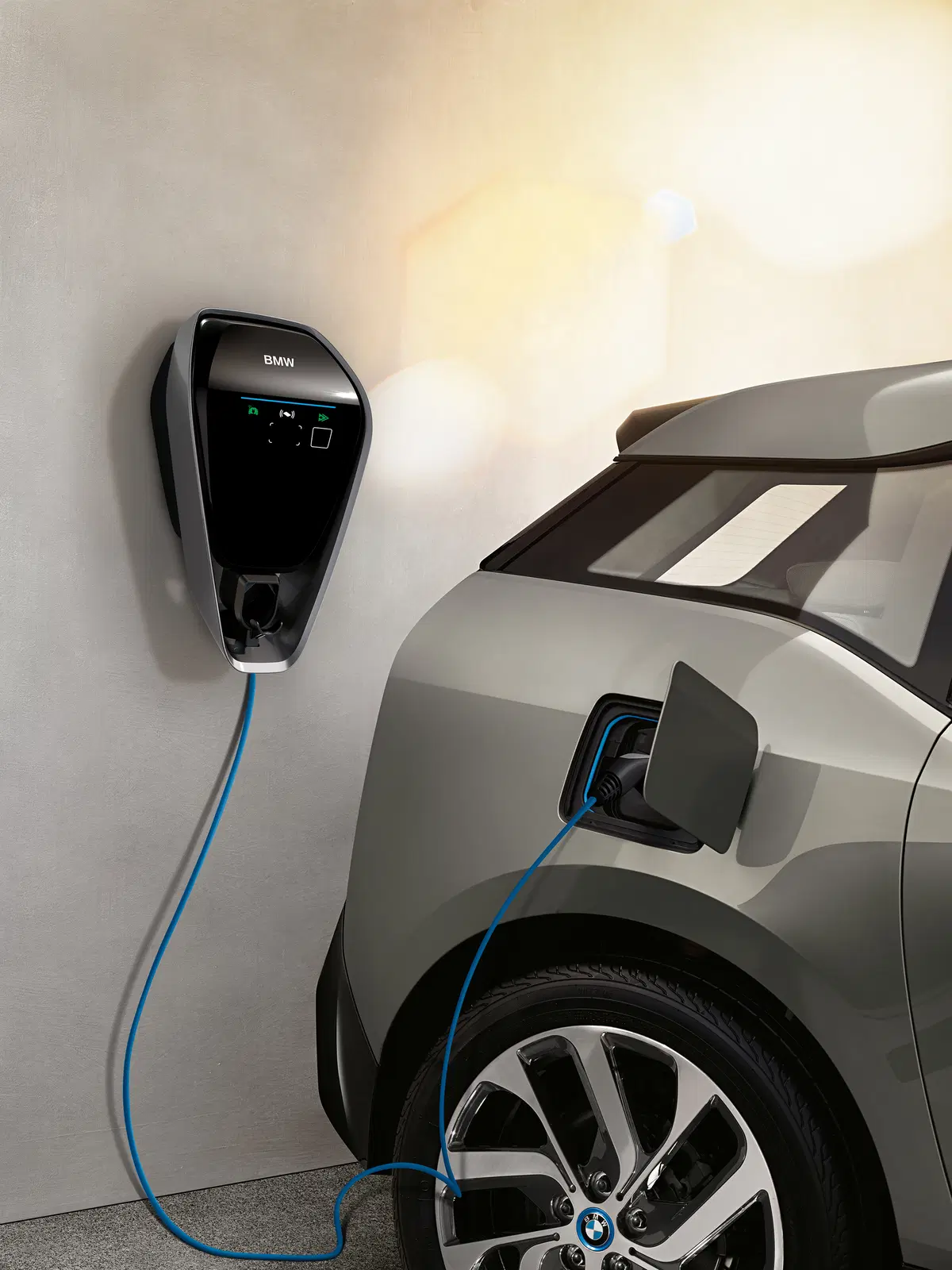 BMW Digital Charging Service: guanto di sfida a Tesla?