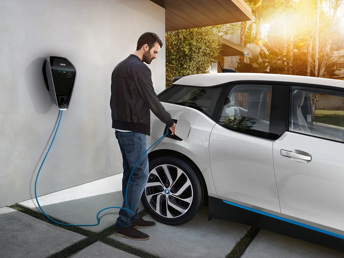 BMW Digital Charging Service: guanto di sfida a Tesla? (2)