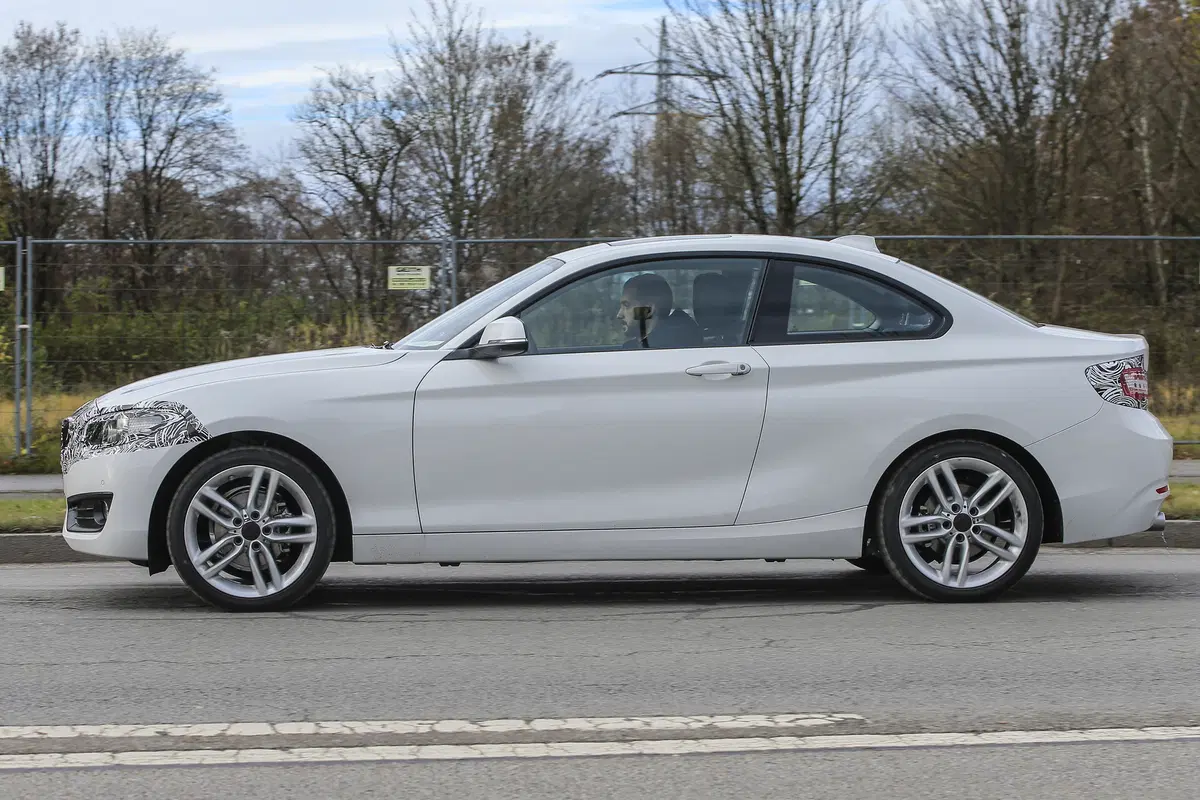 BMW Serie 2: restyling di metà carriera, ecco le foto