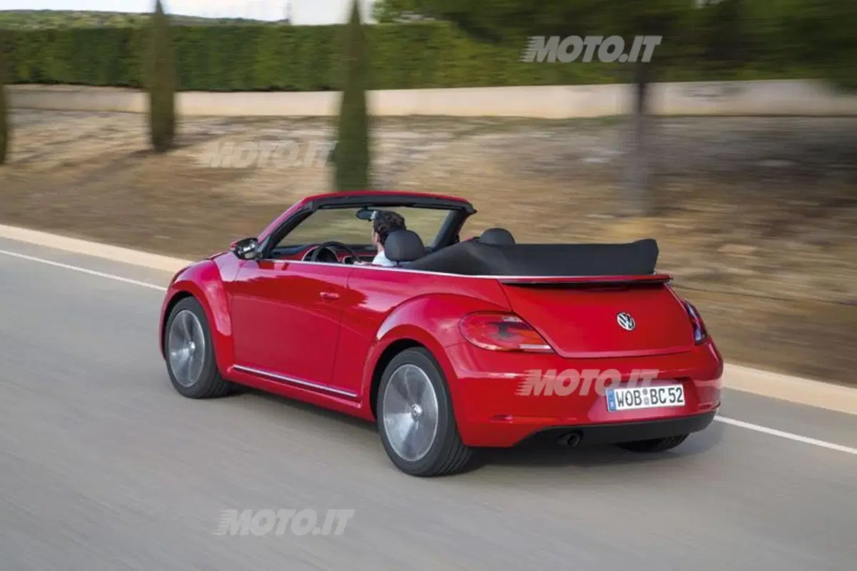 Volkswagen Maggiolino Cabriolet (4)