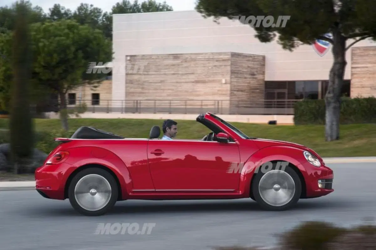 Volkswagen Maggiolino Cabriolet (5)