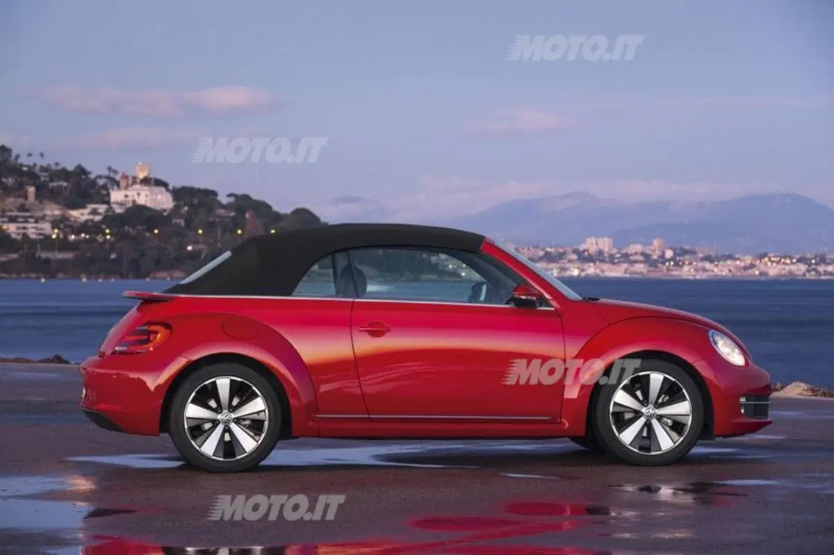 Volkswagen Maggiolino Cabriolet (16)