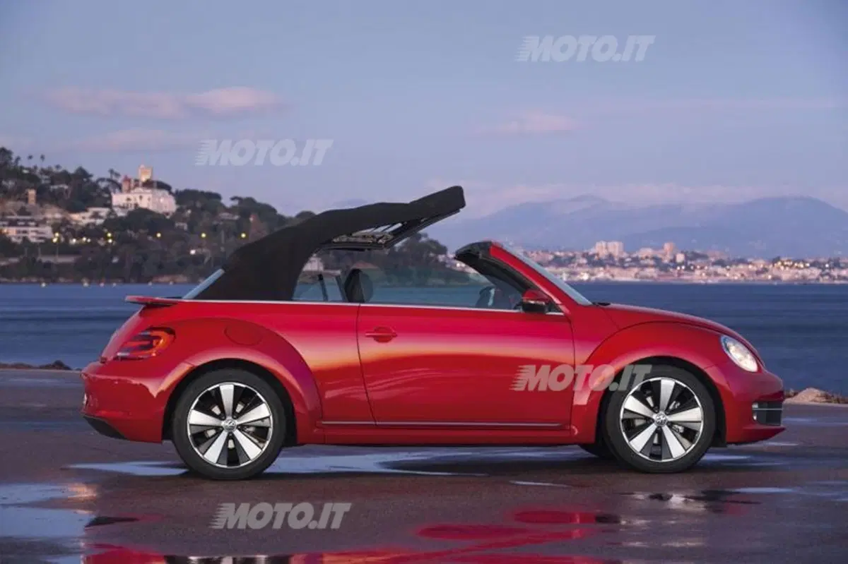 Volkswagen Maggiolino Cabriolet (17)