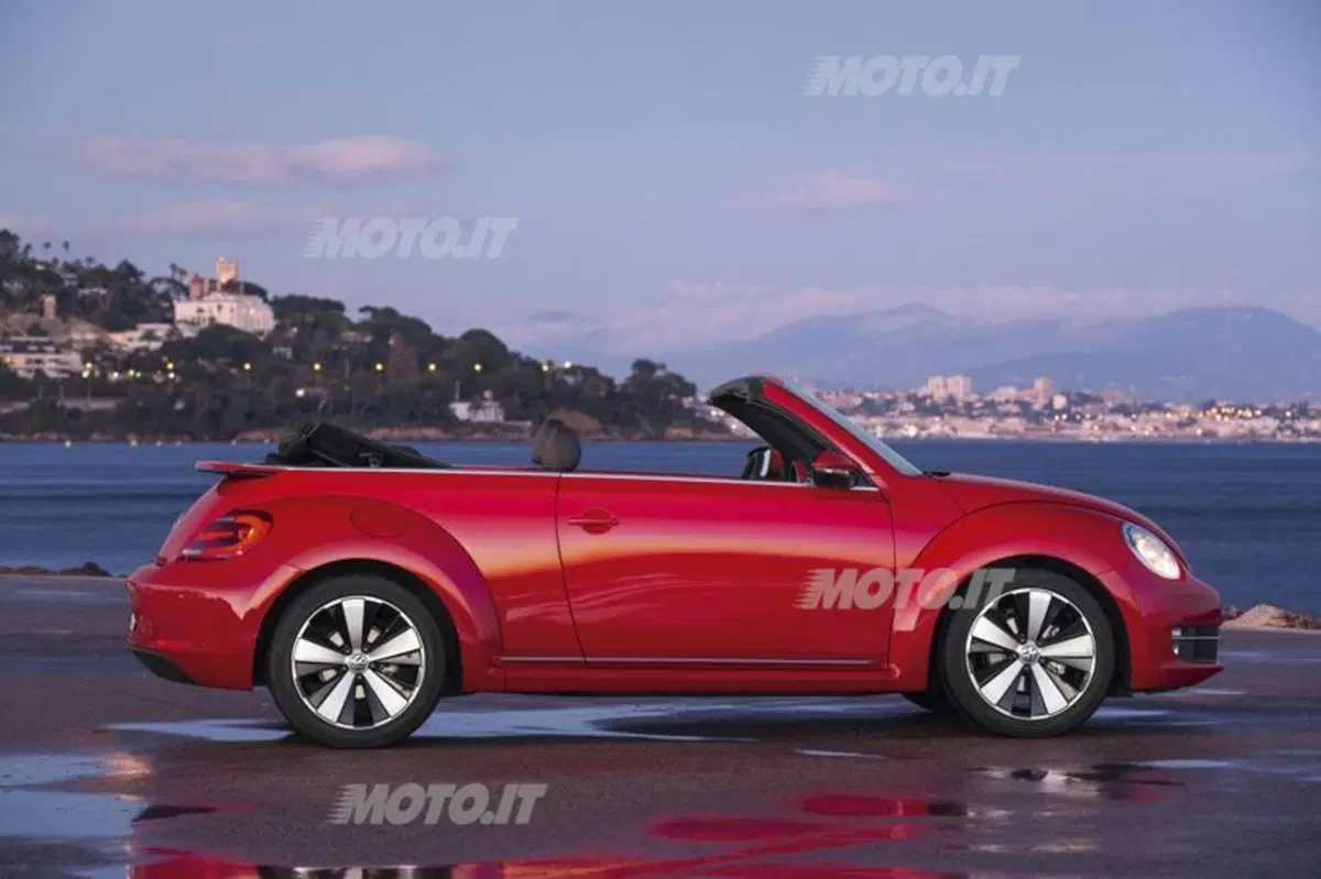 Volkswagen Maggiolino Cabriolet (19)
