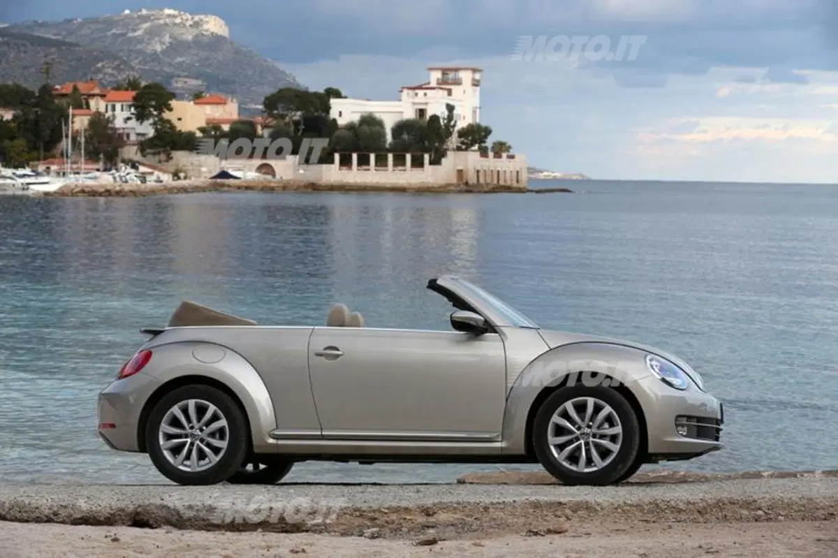 Volkswagen Maggiolino Cabriolet (20)