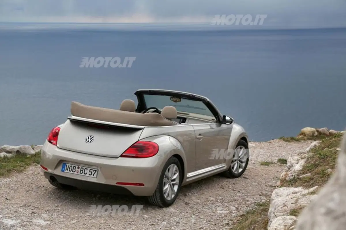 Volkswagen Maggiolino Cabriolet (22)