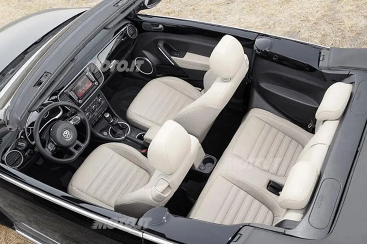 Volkswagen Maggiolino Cabriolet (26)
