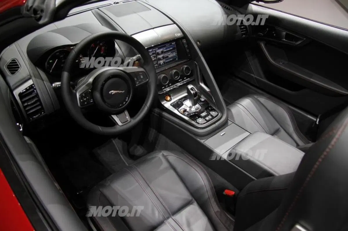 Jaguar al Salone di Ginevra 2013 (10)