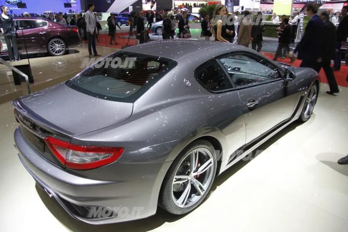 Maserati GranTurismo MC Stradale 4 posti (20)