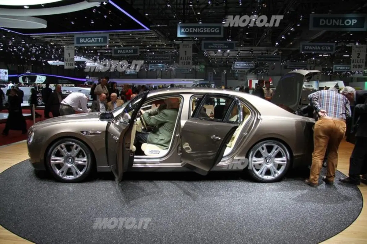 Bentley al Salone di Ginevra 2013 (3)