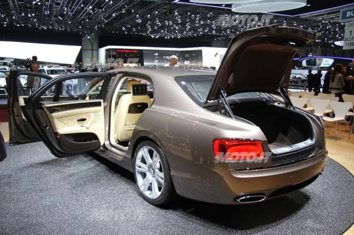 Bentley al Salone di Ginevra 2013 (4)