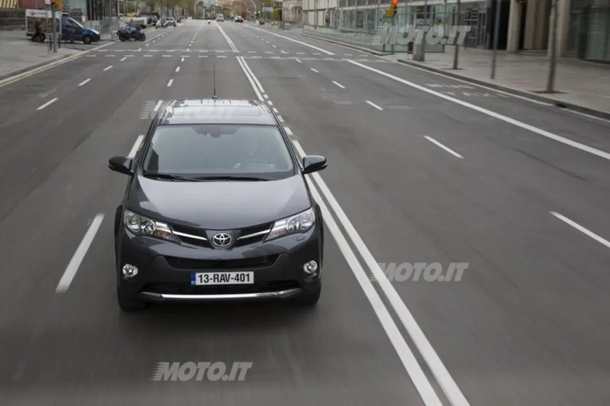 Toyota RAV4 (3)