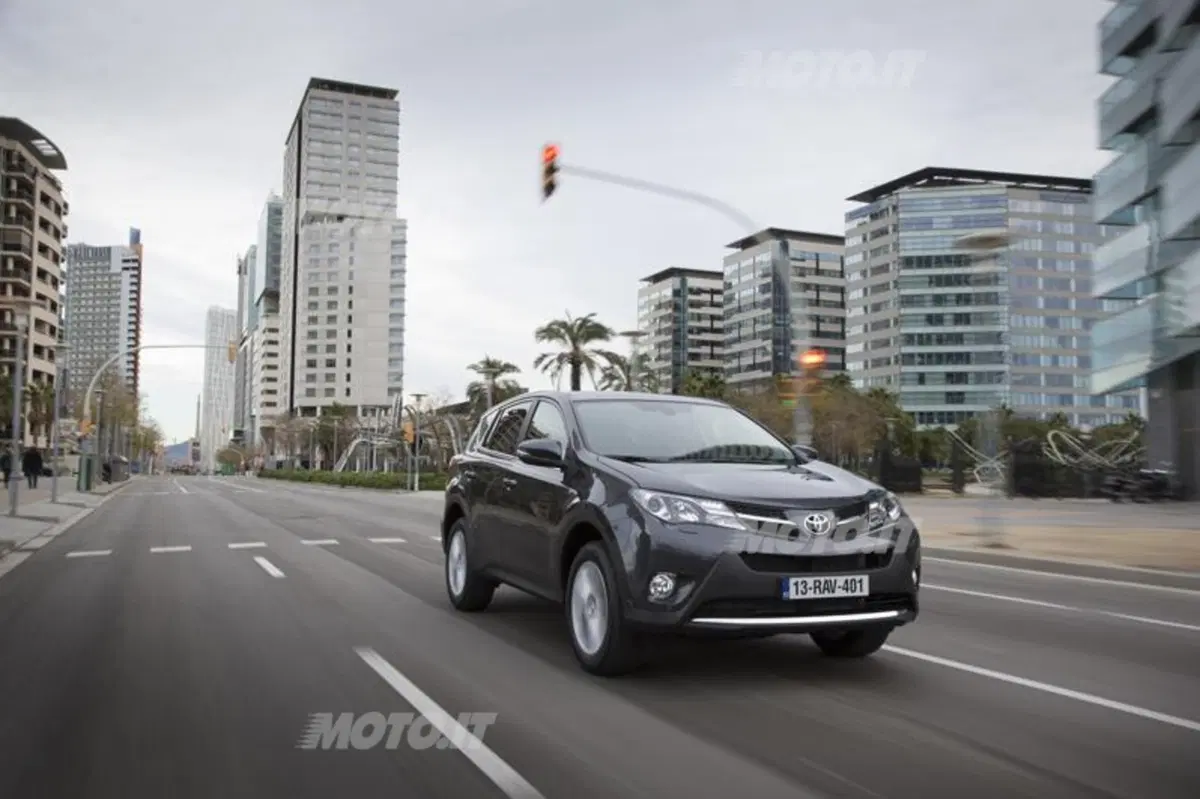 Toyota RAV4 (7)