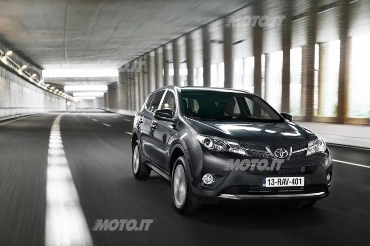Toyota RAV4 (10)