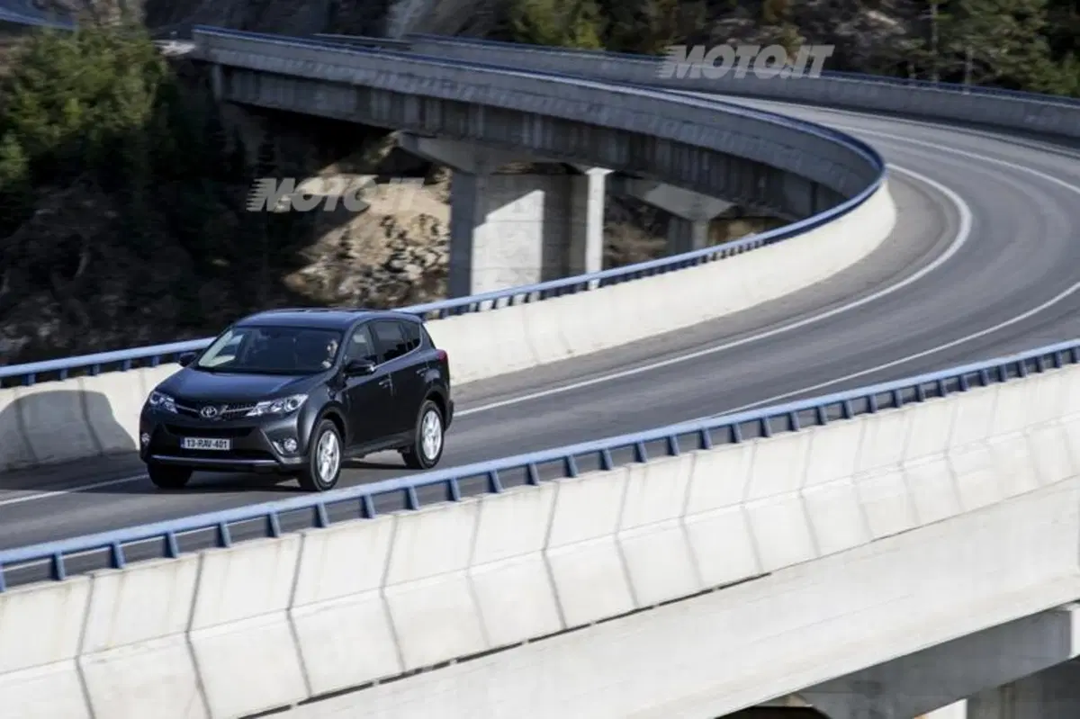 Toyota RAV4 (14)