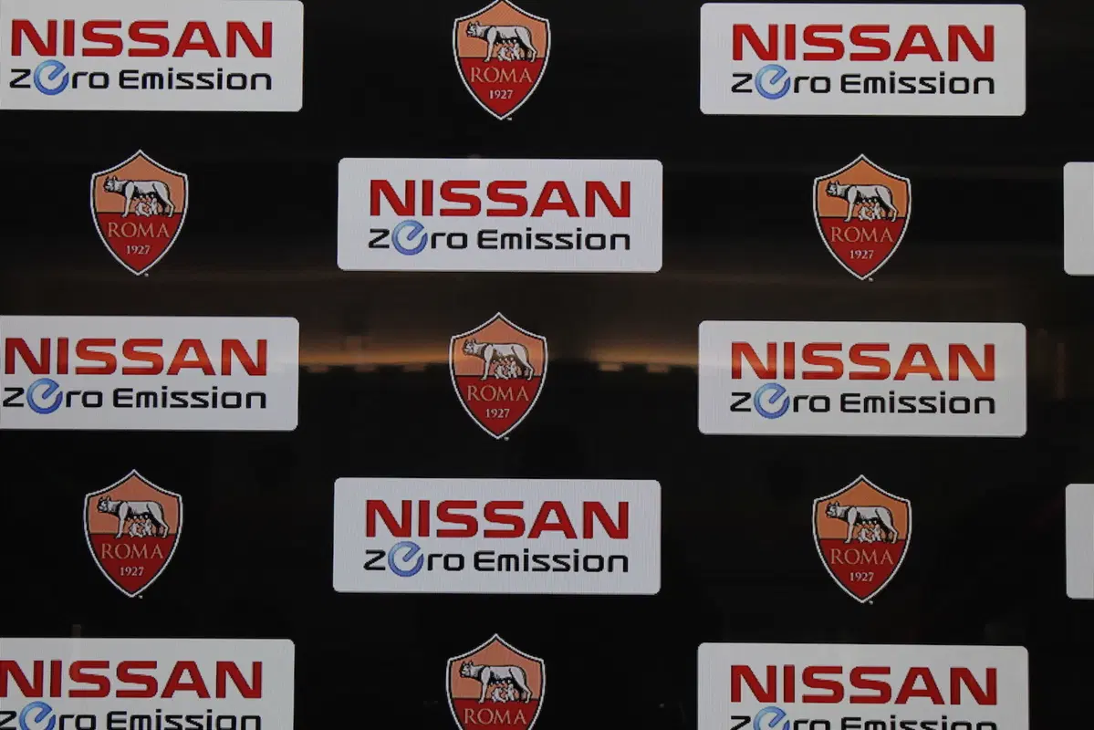 Nissan e AS Roma insieme per la mobilità sostenibile (3)