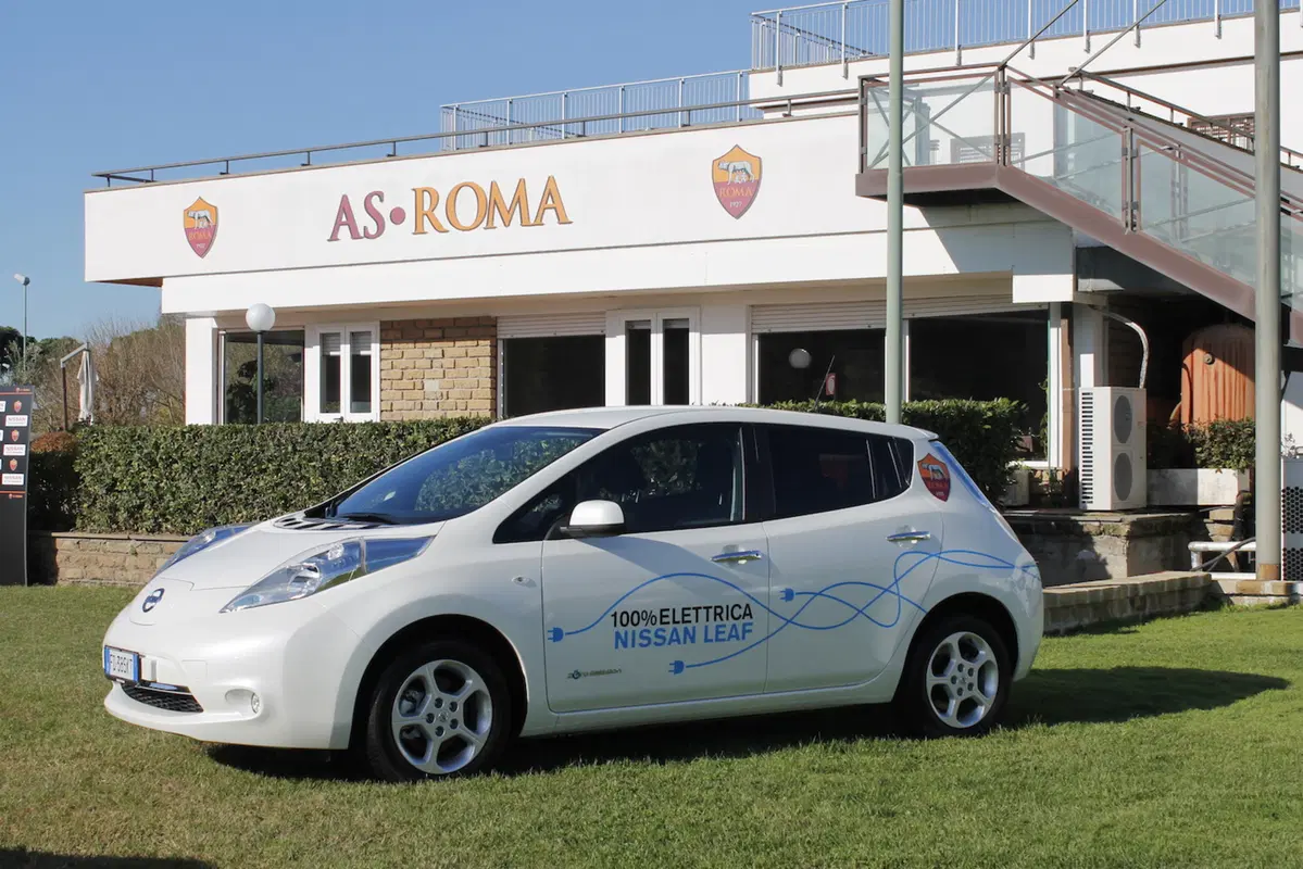 Nissan e AS Roma insieme per la mobilità sostenibile (5)