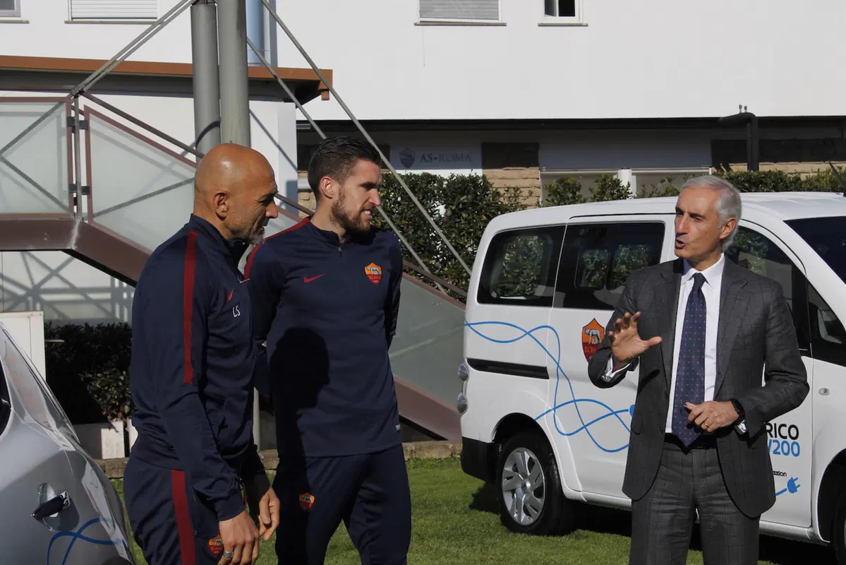 Nissan e AS Roma insieme per la mobilità sostenibile (6)