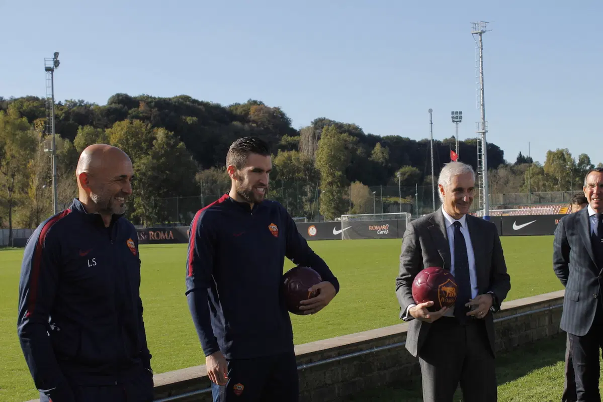 Nissan e AS Roma insieme per la mobilità sostenibile (7)