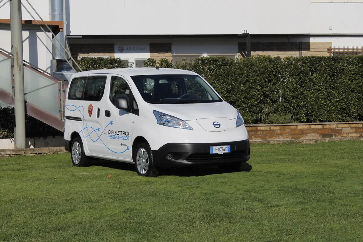 Nissan e AS Roma insieme per la mobilità sostenibile (10)