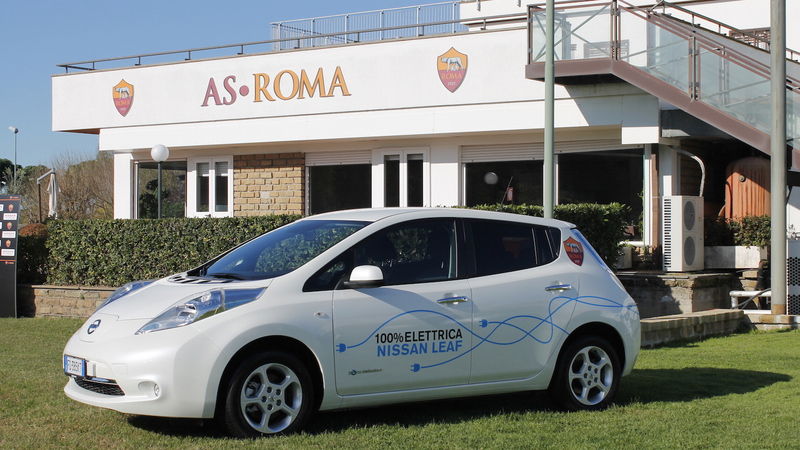 Nissan e AS Roma insieme per la mobilit&agrave; sostenibile