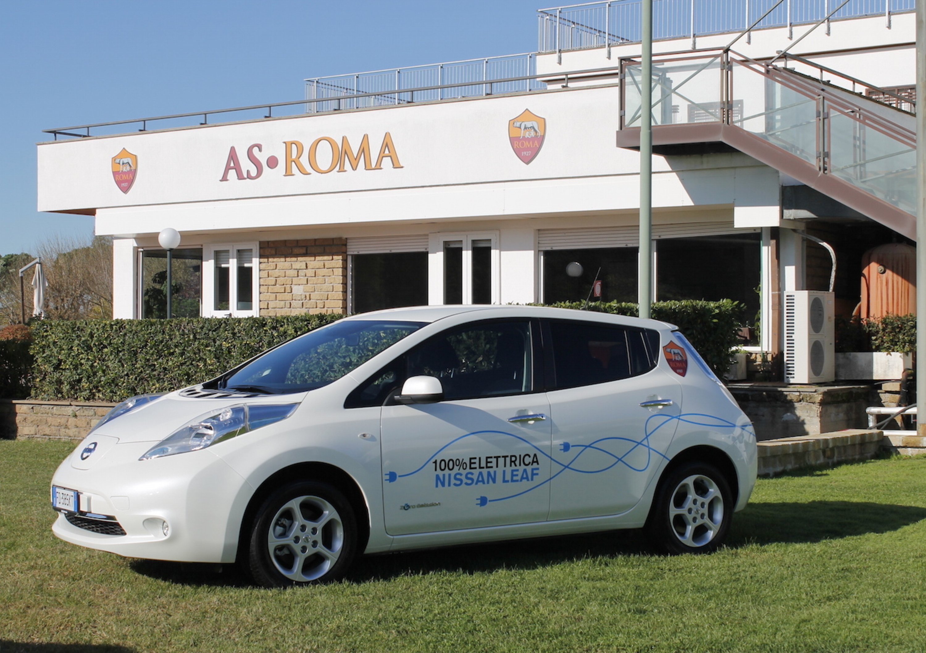 Nissan e AS Roma insieme per la mobilit&agrave; sostenibile